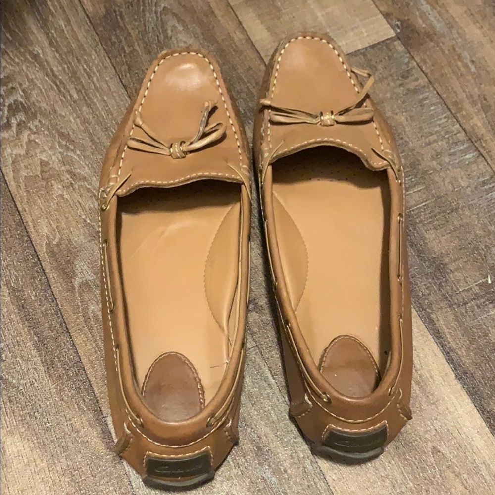 Tan Clark Loafers with Bow